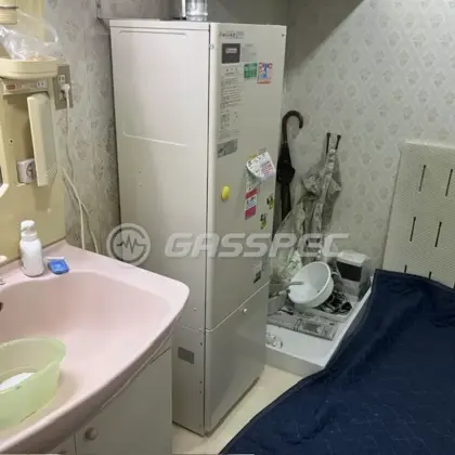 施工前の給湯器（AD-200FFA）