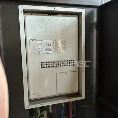 施工前の暖房熱源機（GTH-2434AWX3H-H）