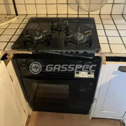 施工前のビルトインガスコンロ（HR-BS3C-G6BBR/GR-S3610）
