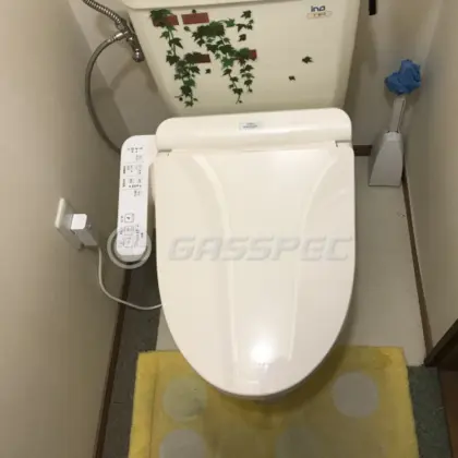 施工後の便座（TOTO TCF2222E）