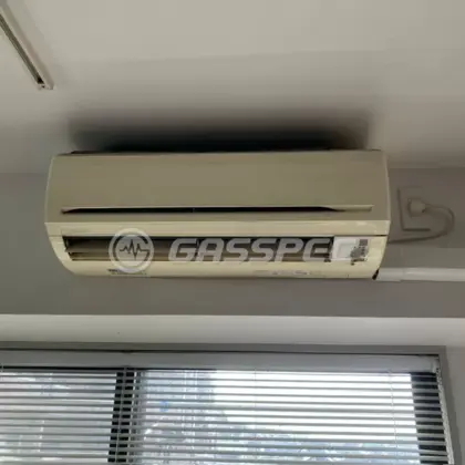 施工前のエアコン（F50MTEP-W）
