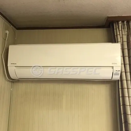 施工後のエアコン（日立 RAS-AJ28K W）