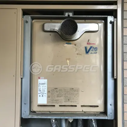 施工前の給湯器（RUF-V2000SAT-1）