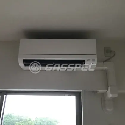 施工後のエアコン（三菱 MSZ-GV4020W）