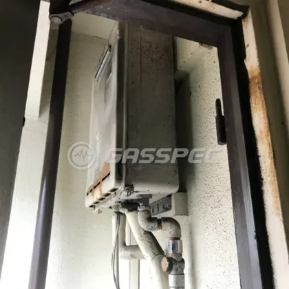 施工前の給湯器（RUX-V1615W-E）