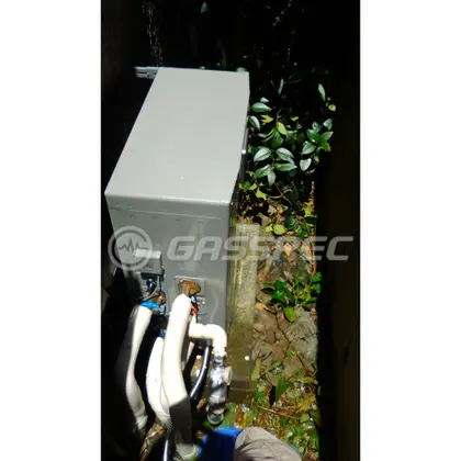 施工後の給湯器（パーパス GX-H2400AR）