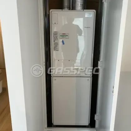 施工前の暖房熱源機（RUFH-V2403SAFF2-3(B)）