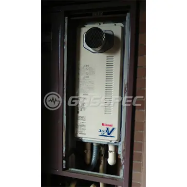 施工後の給湯器（リンナイ RUF-VS2005SAT）