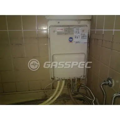 施工後の給湯器（リンナイ RUF-HV162A-E）