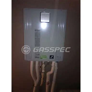 施工後の給湯器（パーパス GX-H2000AW-1）