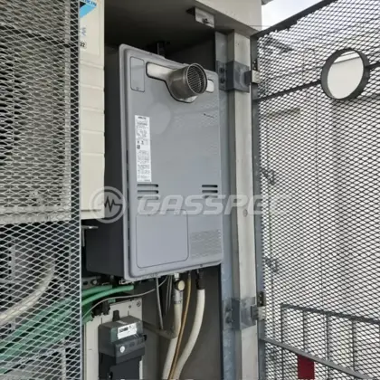 施工前の暖房熱源機（RUFH-V2403SAT2-6(B)）