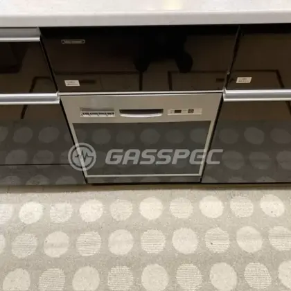 施工前のビルトイン食洗機（RKW-403C-SV）