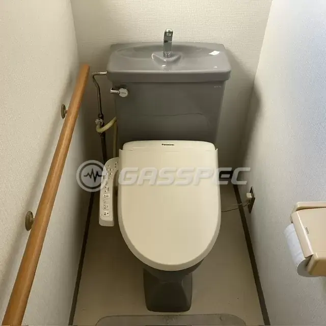 交換前のトイレ（TOTO S721B / C720R）