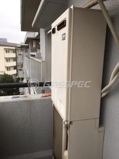 施工前の給湯器