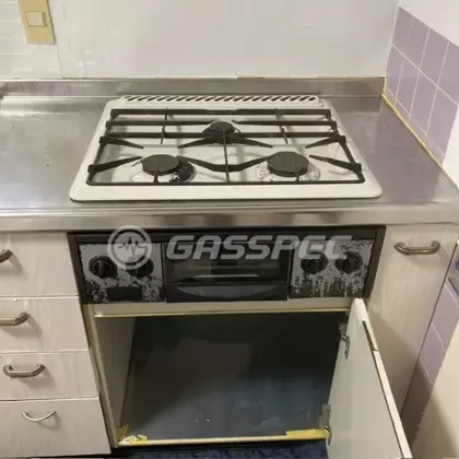 施工前のビルトインガスコンロ（GCU-60SB）