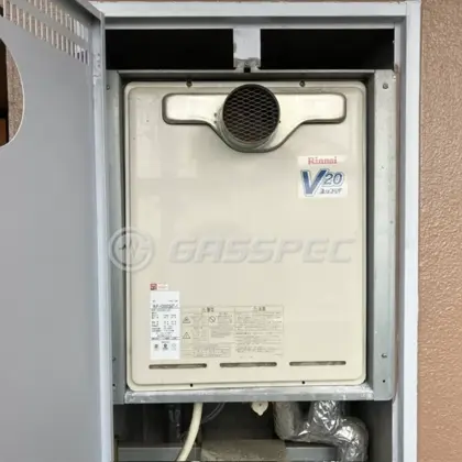 施工前の給湯器（RUF-V2000SAT-1）