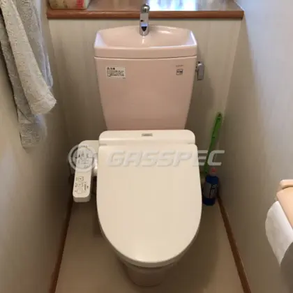 施工後の便座（TOTO TCF2222E）