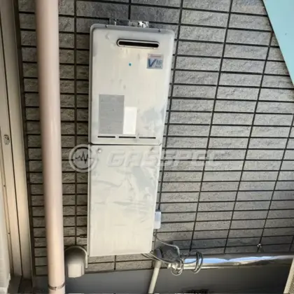 施工前の給湯器（RUX-V1611W-E）