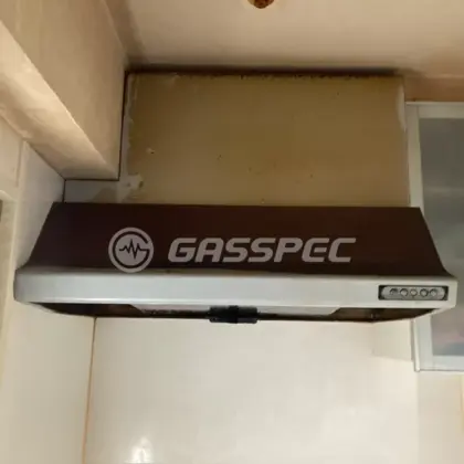 施工前のレンジフード（BFR-3B-903 SI）