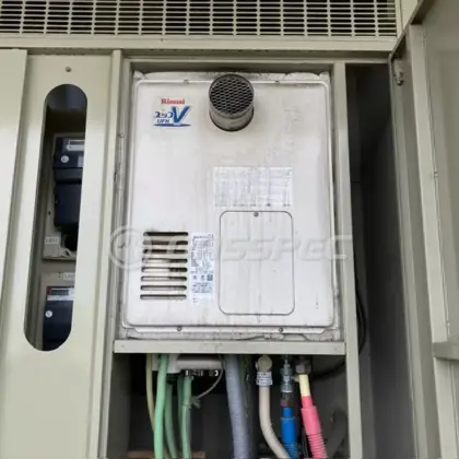 施工前の給湯器（RUFH-VD2400SAT2-3）