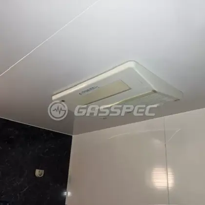 施工前の浴室乾燥機（BDV-3303AUKNSC-BL）