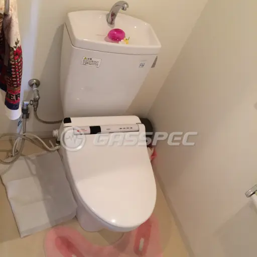交換前のトイレ（TOTO CS380B＋SH381BA）