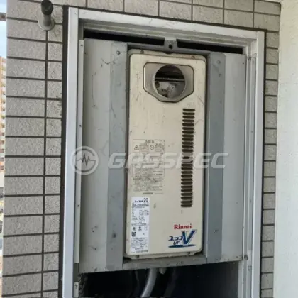 施工前の給湯器