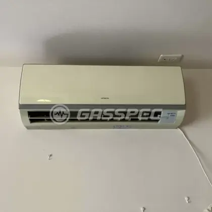 施工前のエアコン（RAS-DJ40Y2）