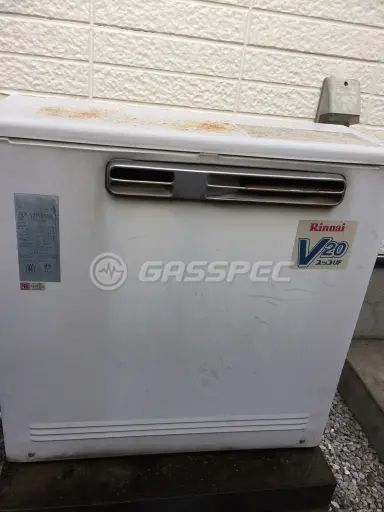 施工前の給湯器（RUF-V2000SAG）