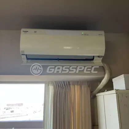 施工前のエアコン（CS-500CXR2-W）
