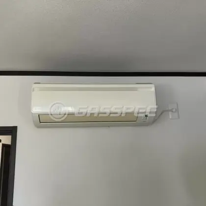 施工前のエアコン（F25HTNS-W）