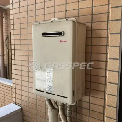 施工前の給湯器（RUX-A1611W-E）