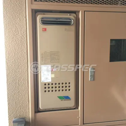 施工前の給湯器