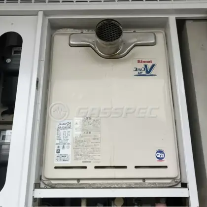 施工前の給湯器（RUF-V2401SAT）