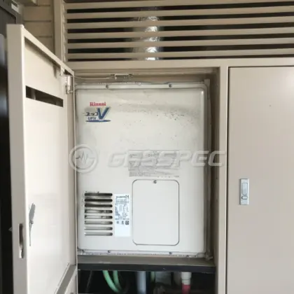施工前の暖房熱源機（RUFH-VD2400AU2-3）