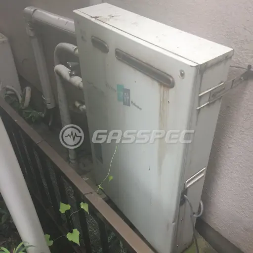 交換前の給湯器（パロマ FH-16S）
