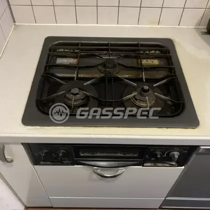 施工前のビルトインガスコンロ（RGF-30B5FR2）