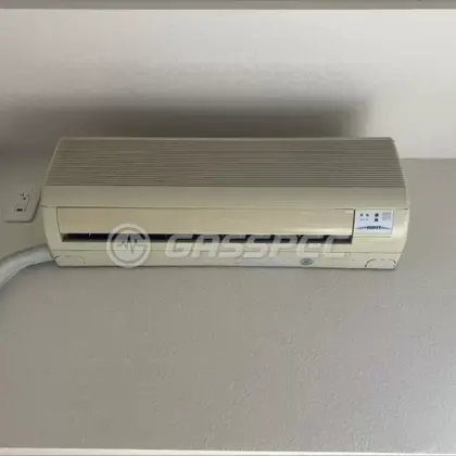施工前のエアコン（SRD22PD-W）