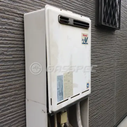 施工前の給湯器（RUF-V2401SAW）