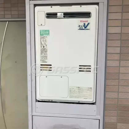 施工前の暖房熱源機（RUFH-V2403AW2-3(B)）