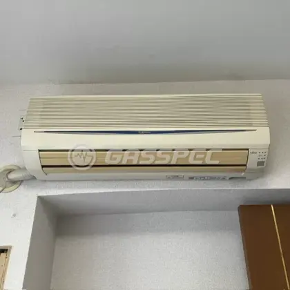 施工前のエアコン（AS220PEMK）