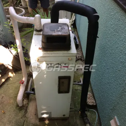 施工前の給湯器（UIB-3100X7）
