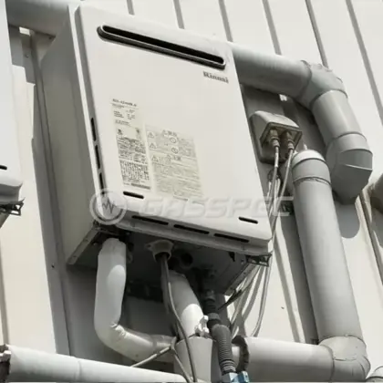 施工前の給湯器（RUX-A2406W-E）