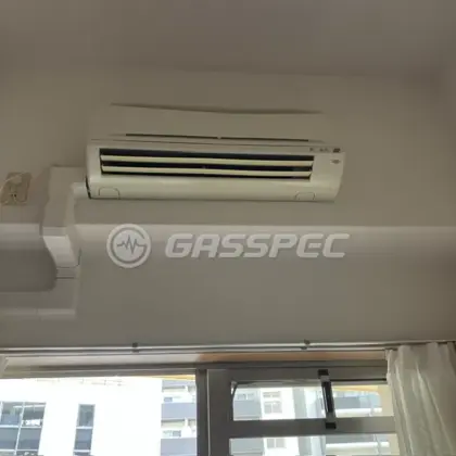 施工前のエアコン（F25CTES-W）