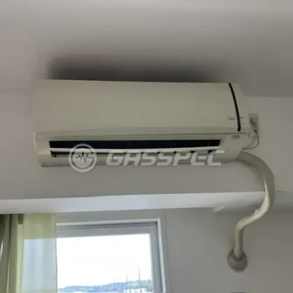 施工前のエアコン（CSH-S289G）
