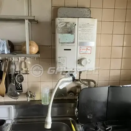 施工前の給湯器