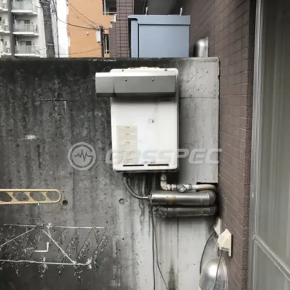 施工前の給湯器