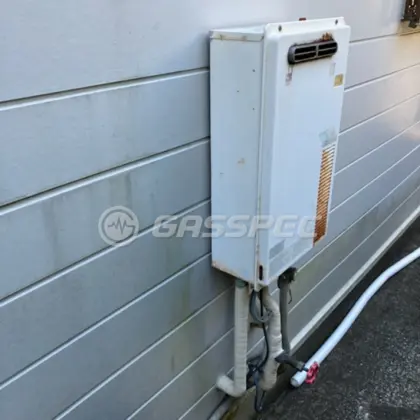 施工前の給湯器（GQ-202WS）