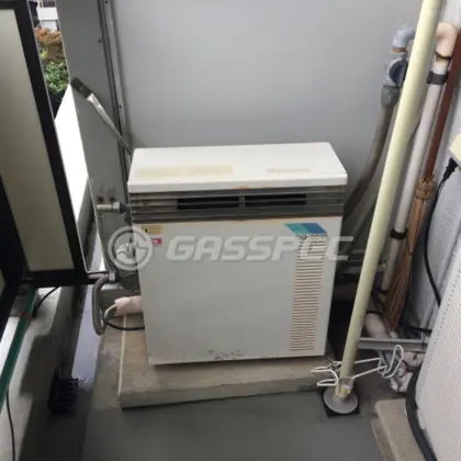 施工前の給湯器（GQ-201R）
