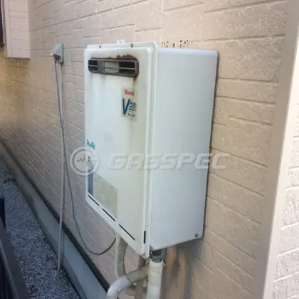 施工前の給湯器（RUF-V2000SAW）
